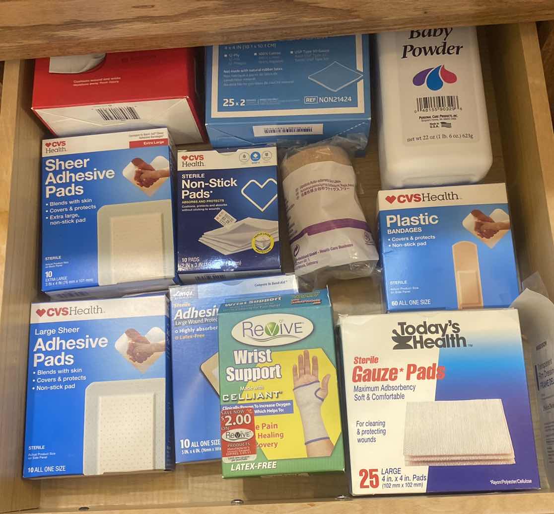 Photo 1 of CONTENTS 3 DRAWERS - FIRST AID