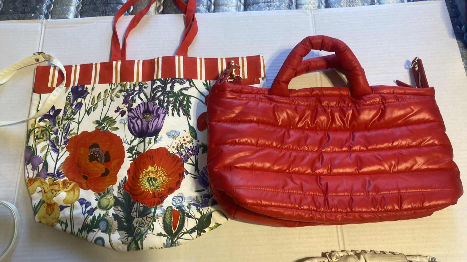 Photo 1 of 4 - WOMENS LARGE HANDBAGS