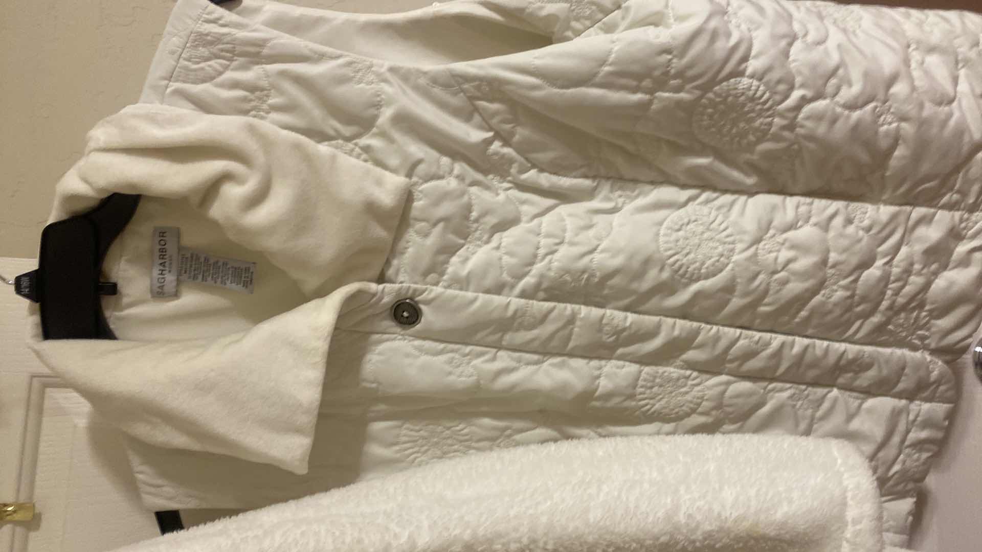 Photo 1 of 3 - WOMENS SIZE EST.  XL VESTS & JACKET