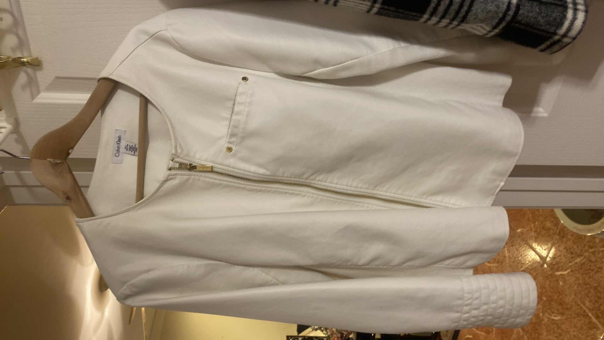 Photo 1 of 2 - WOMENS SIZE XL JACKETS