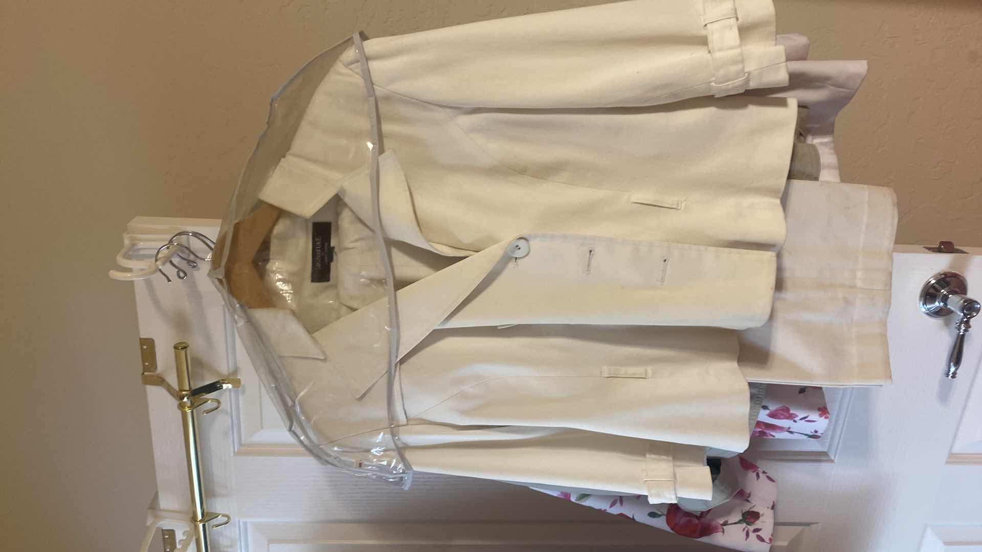 Photo 1 of 5 - WOMENS SIZES EST. XL 4 JACKETS 1 PANTS