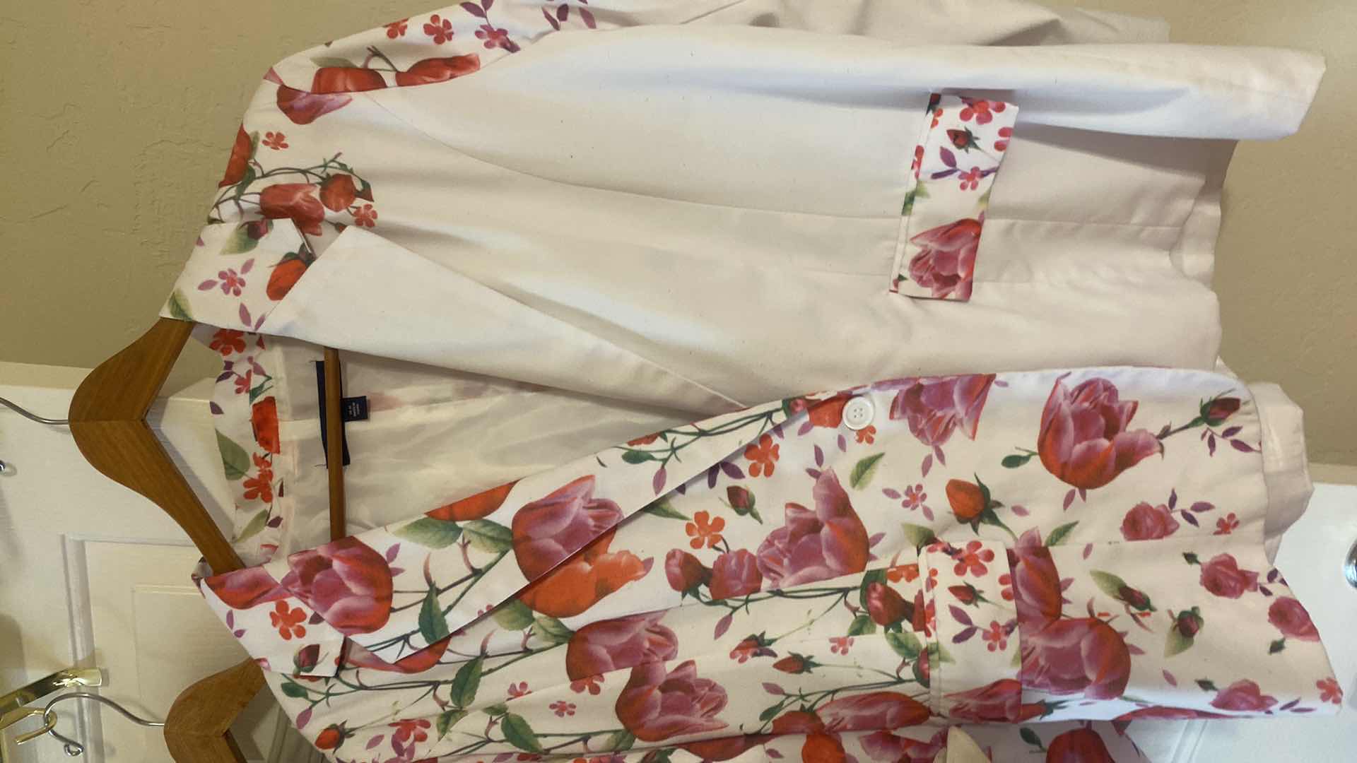 Photo 1 of 5 - WOMENS SIZES EST. XL 4 JACKETS 1 PANTS