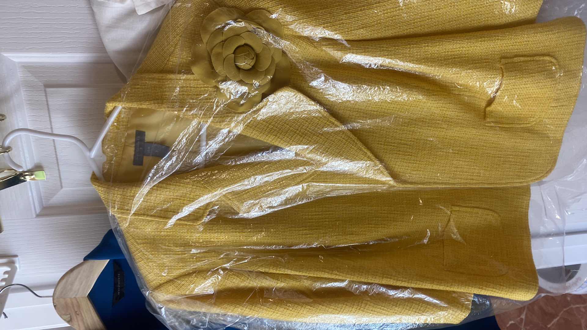 Photo 4 of 7 - WOMENS SIZES 16, 18, 20 XL JACKETS & PANTS