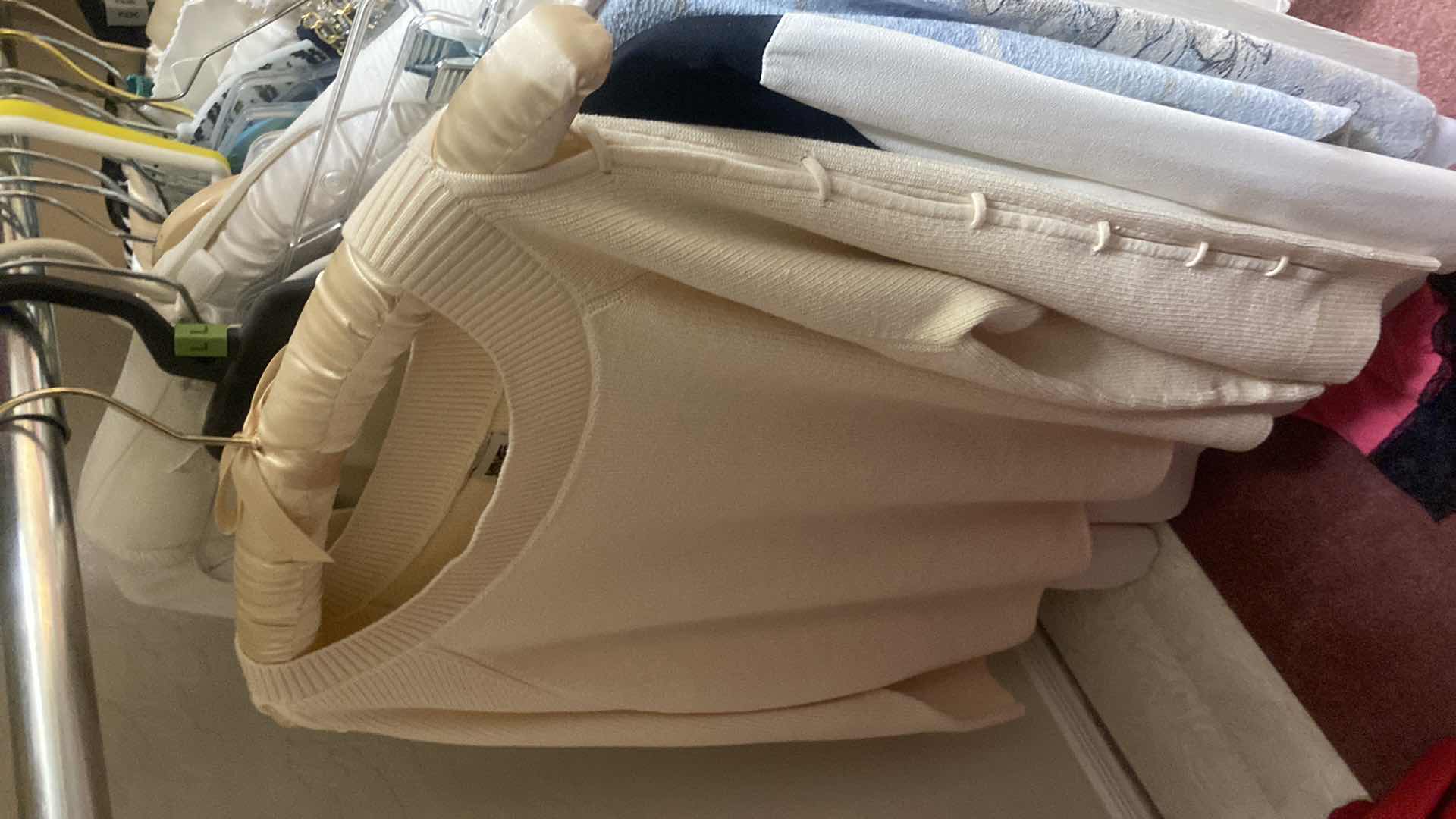 Photo 2 of 35 - WOMENS SIZES 14 16 LARGE TOPS