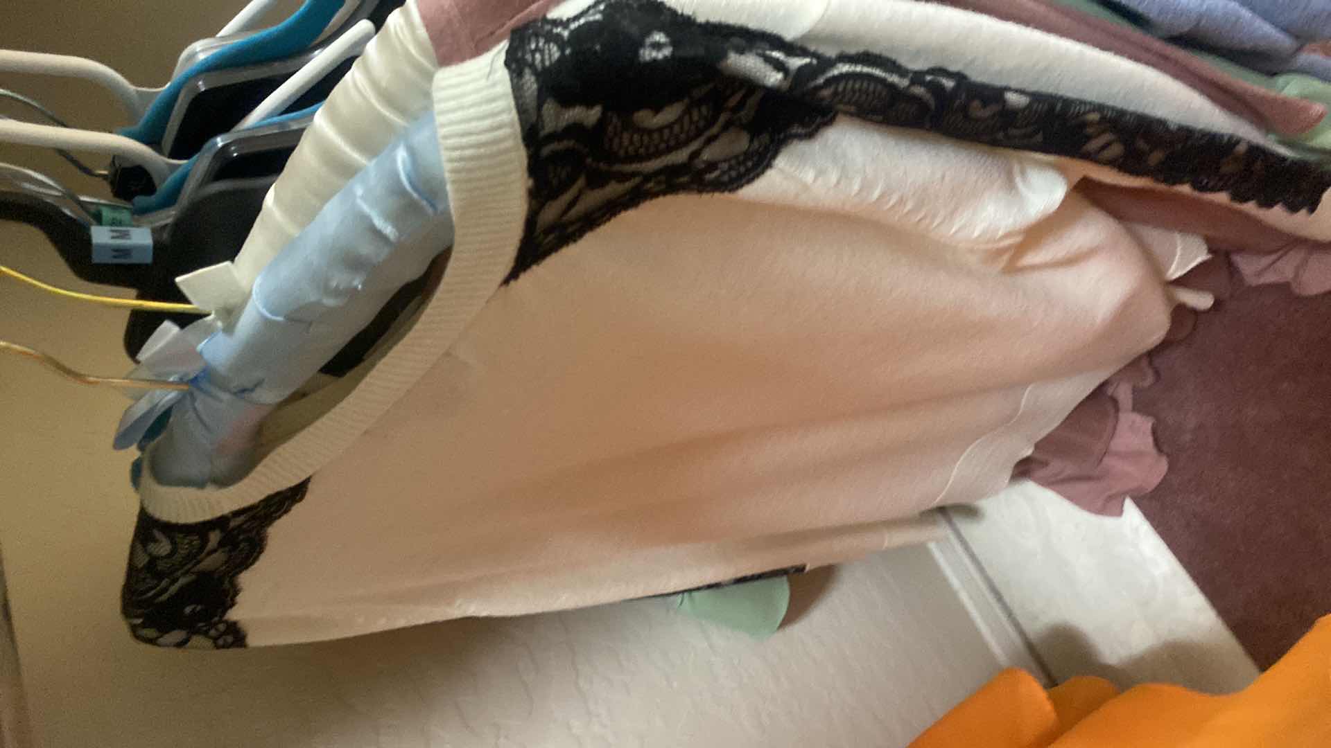 Photo 10 of 35 - WOMENS SIZES 14 16 LARGE TOPS