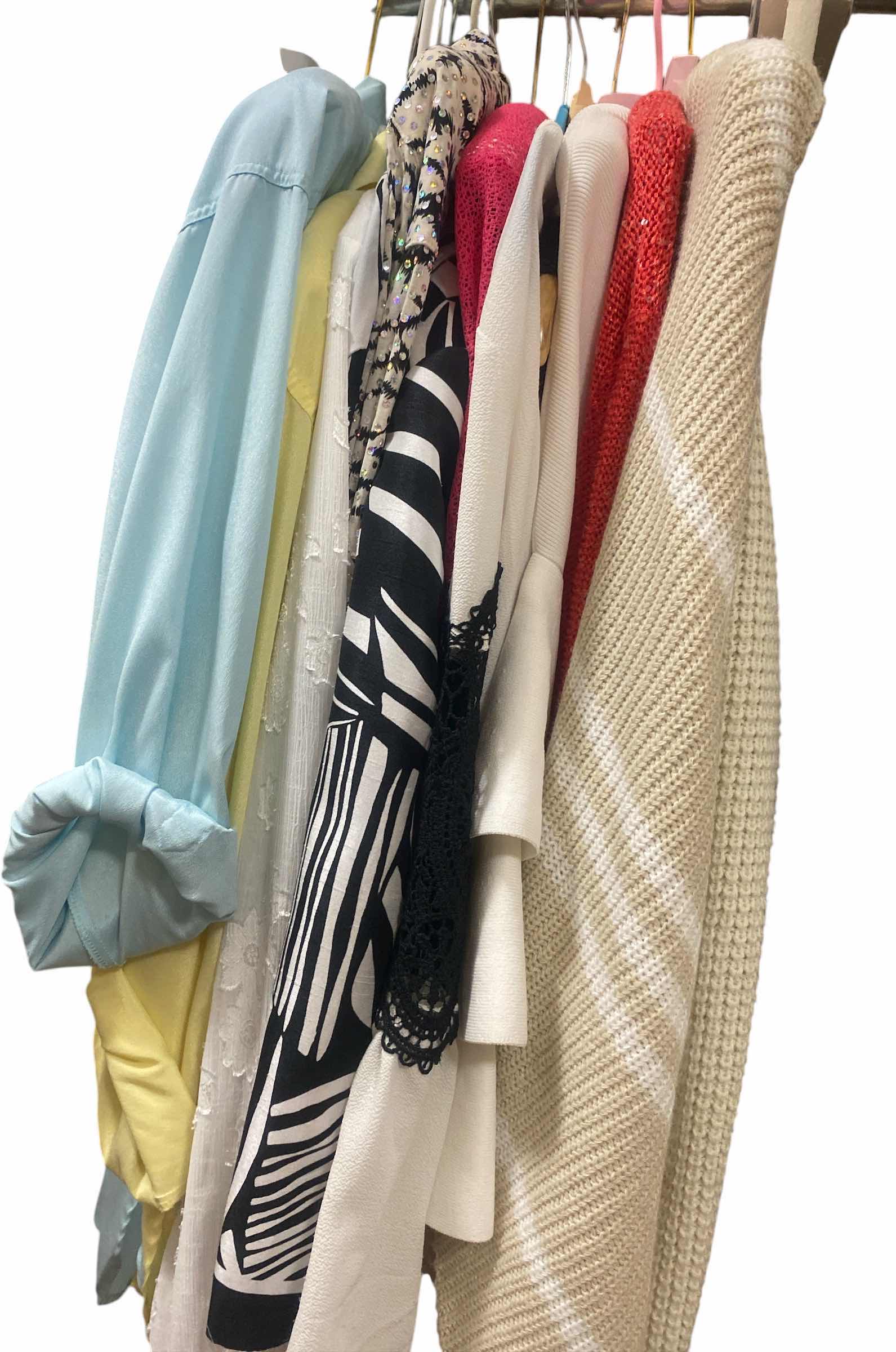 Photo 1 of 14 - WOMENS SIZE 8 M S TOPS SWEATERS