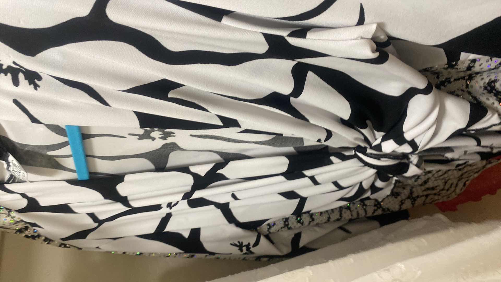 Photo 5 of 14 - WOMENS SIZE 8 M S TOPS SWEATERS