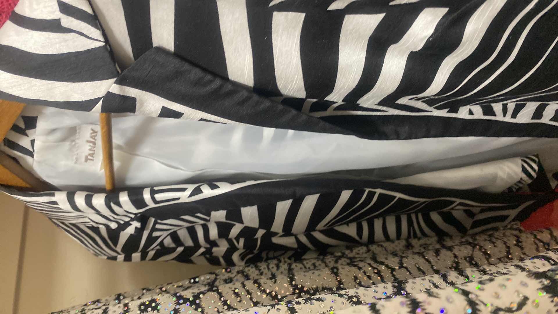 Photo 7 of 14 - WOMENS SIZE 8 M S TOPS SWEATERS