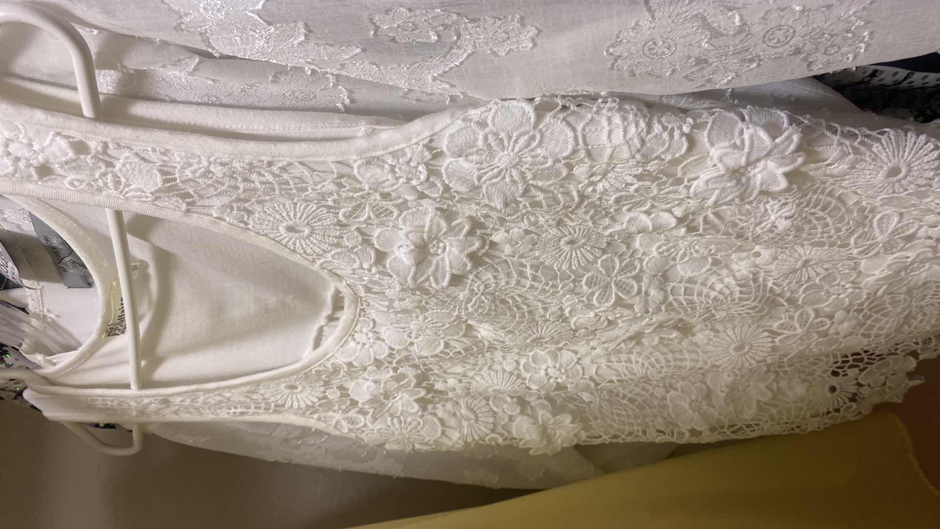 Photo 4 of 14 - WOMENS SIZE 8 M S TOPS SWEATERS