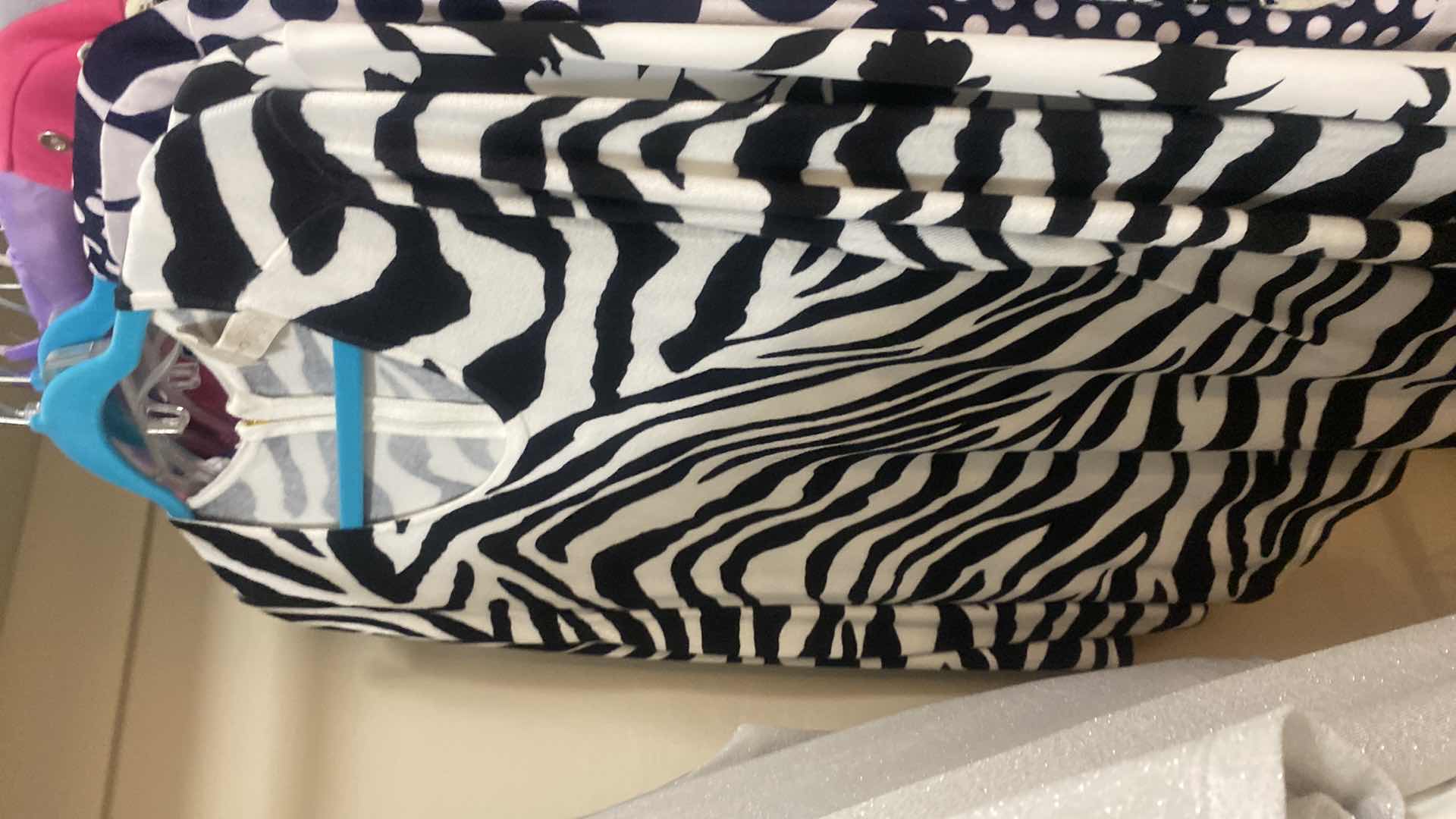 Photo 7 of 25 - WOMENS SIZES XL 1X 2X TOPS