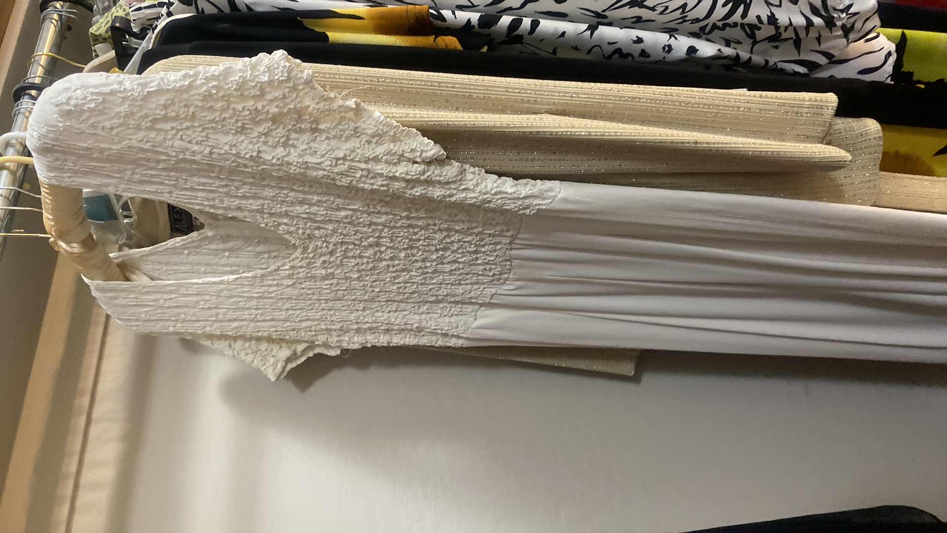 Photo 1 of 21 - WOMENS SIZE 14 & L DRESSES & SKIRTS