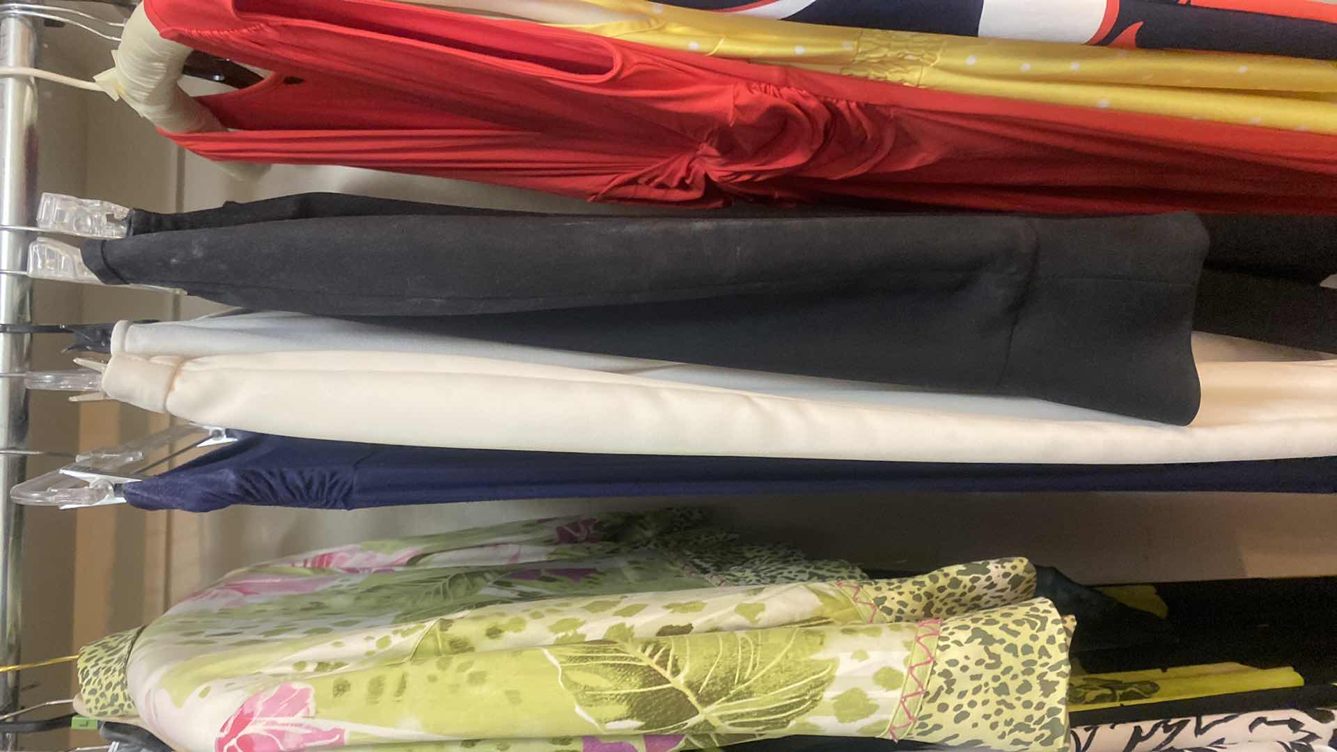 Photo 1 of 21 - WOMENS SIZE 14 & L DRESSES & SKIRTS