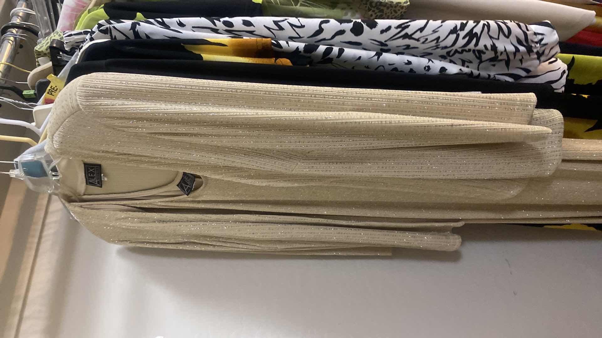 Photo 1 of 21 - WOMENS SIZE 14 & L DRESSES & SKIRTS