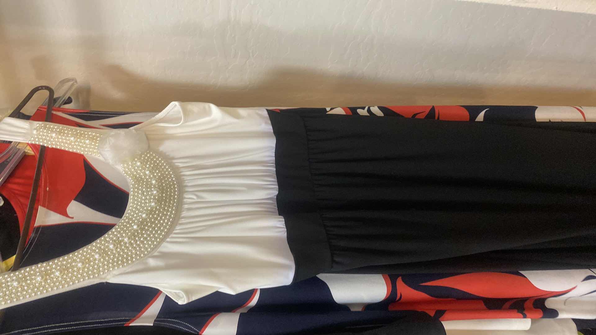 Photo 1 of 21 - WOMENS SIZE 14 & L DRESSES & SKIRTS