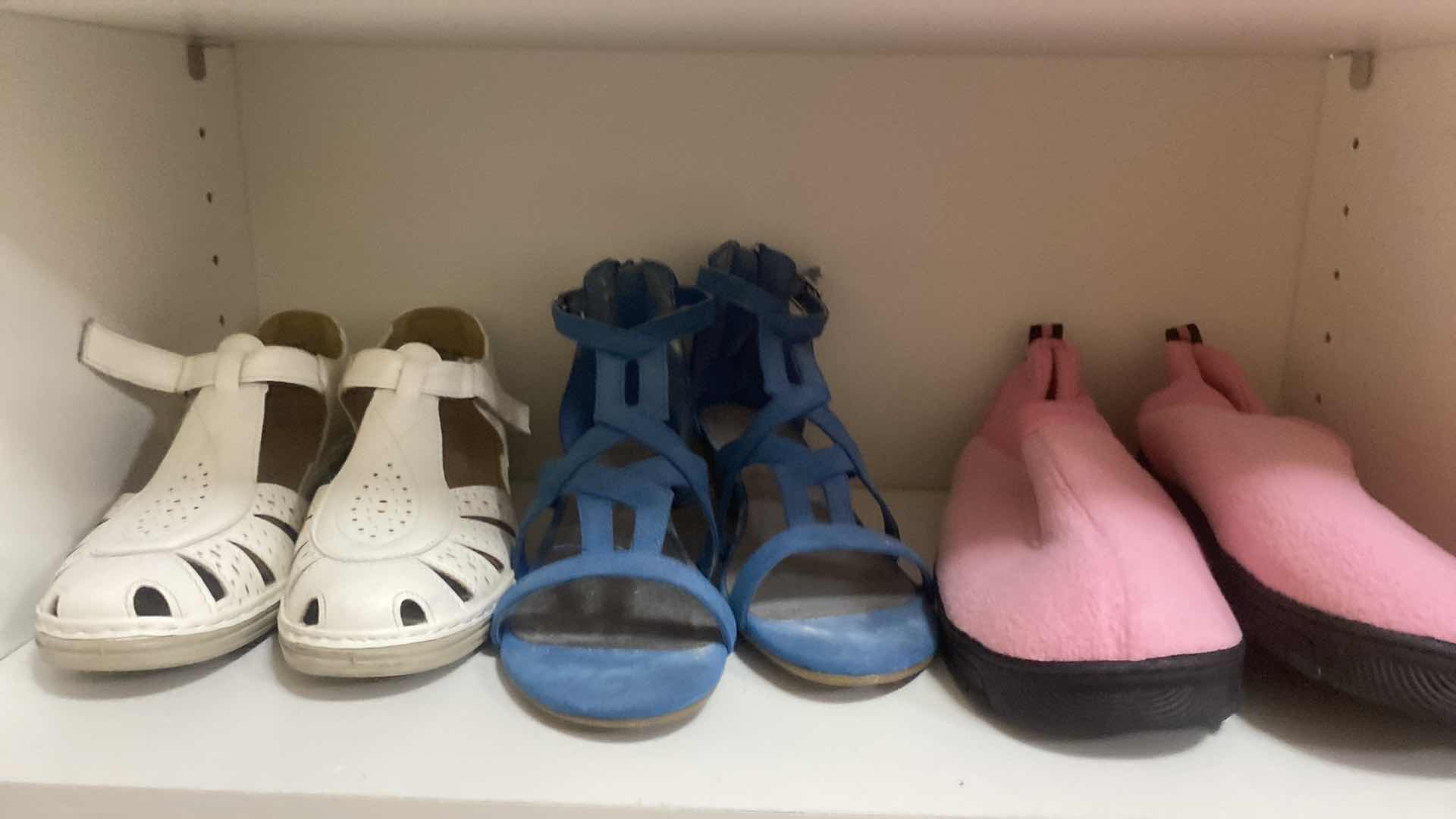 Photo 1 of 9 - PAIRS WIMENS SIZE 9 SHOES