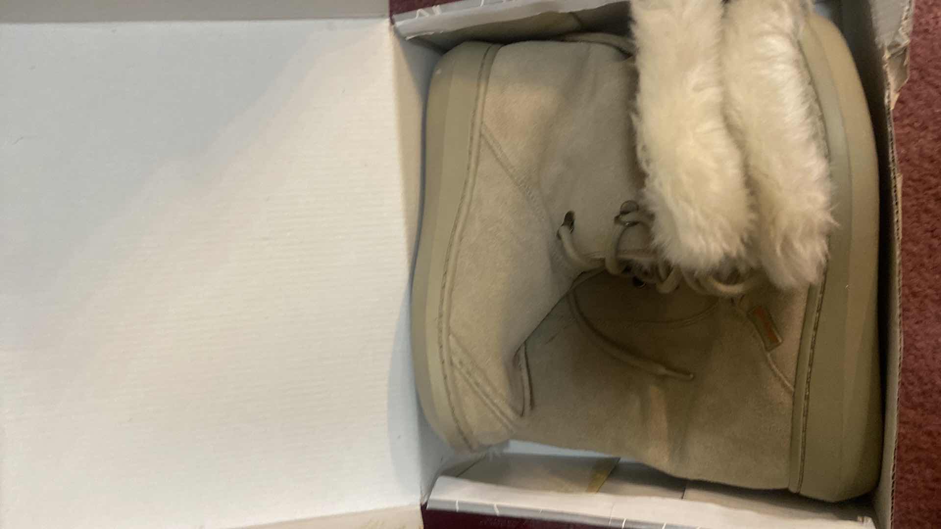 Photo 1 of 3 WOMENS SIZE 8 SNOW BOOTS SIZE 9 RED SLOUCHY BOOTS