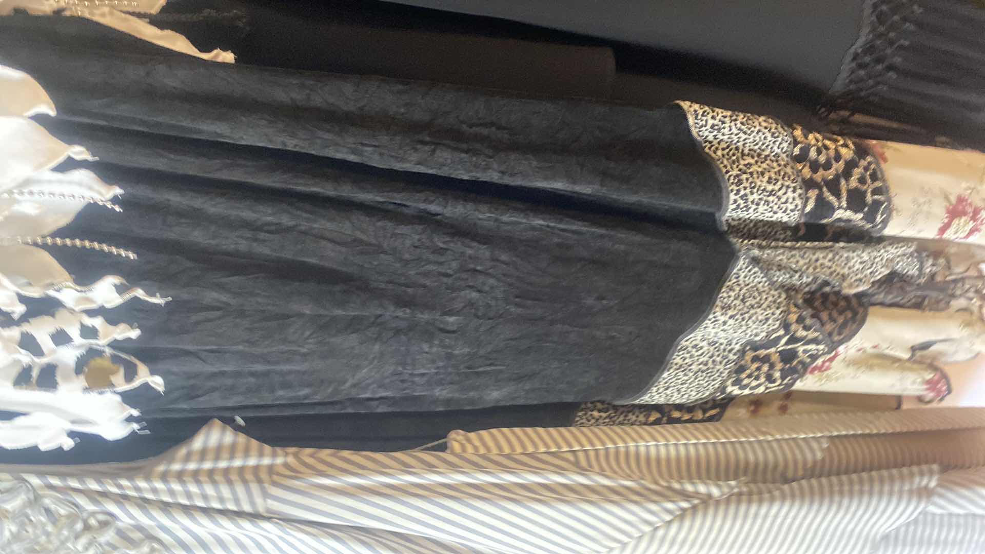 Photo 1 of 5 - WOMENS SIZE 16 & XL DRESS SKITS TOP & COLLAR