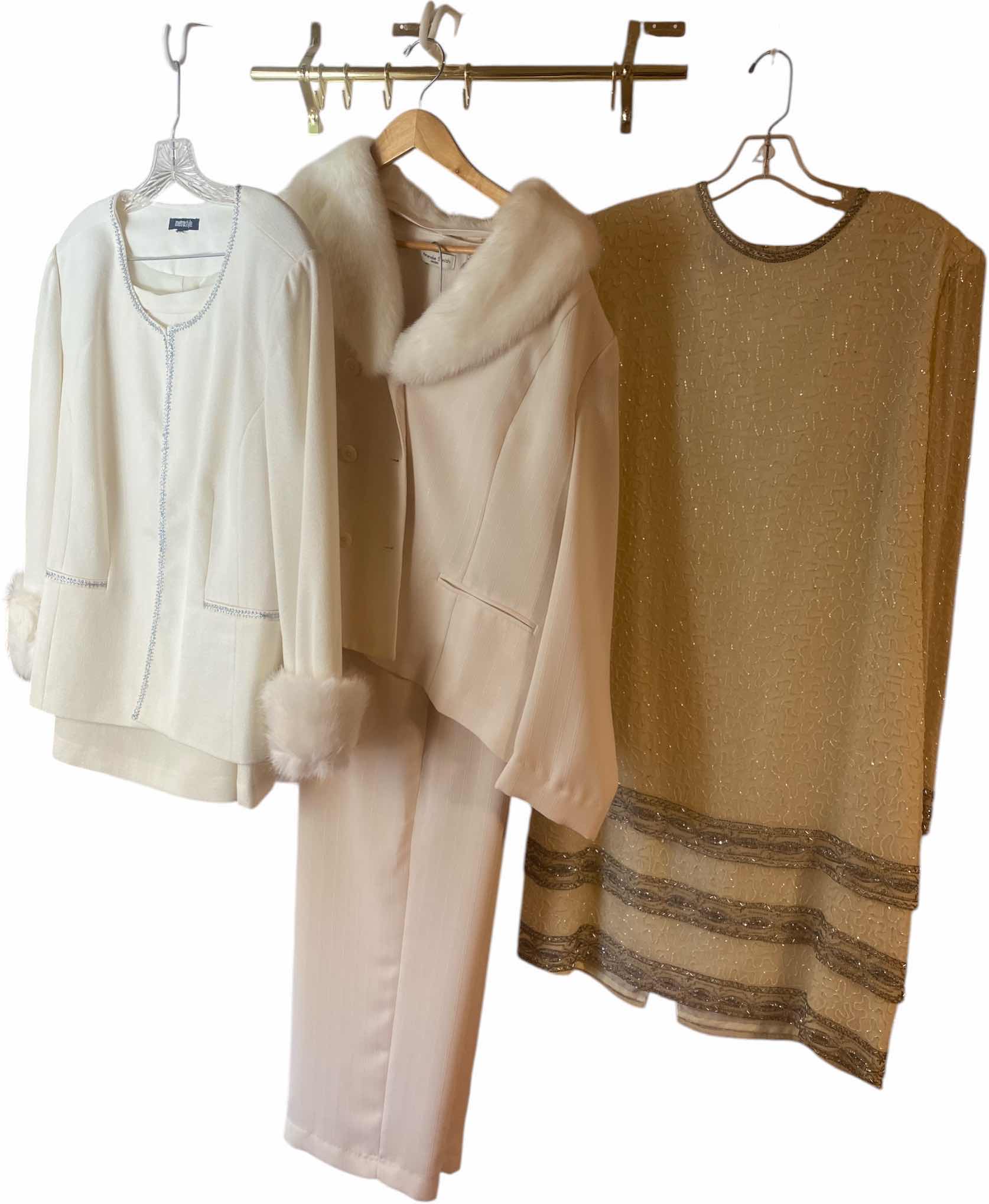 Photo 1 of 4 - WOMENS SIZE 16 & XL - 2 SUITS & 1 DRESS