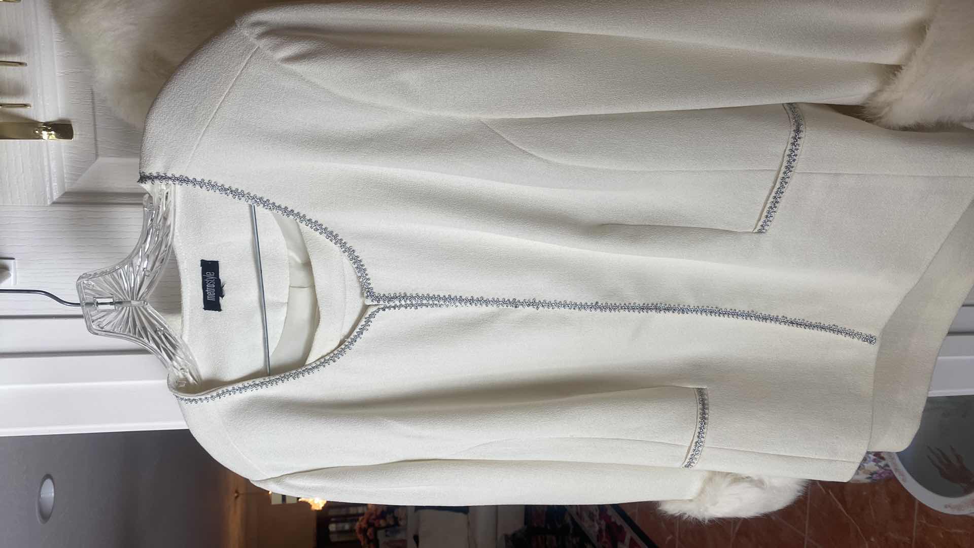 Photo 1 of 4 - WOMENS SIZE 16 & XL - 2 SUITS & 1 DRESS