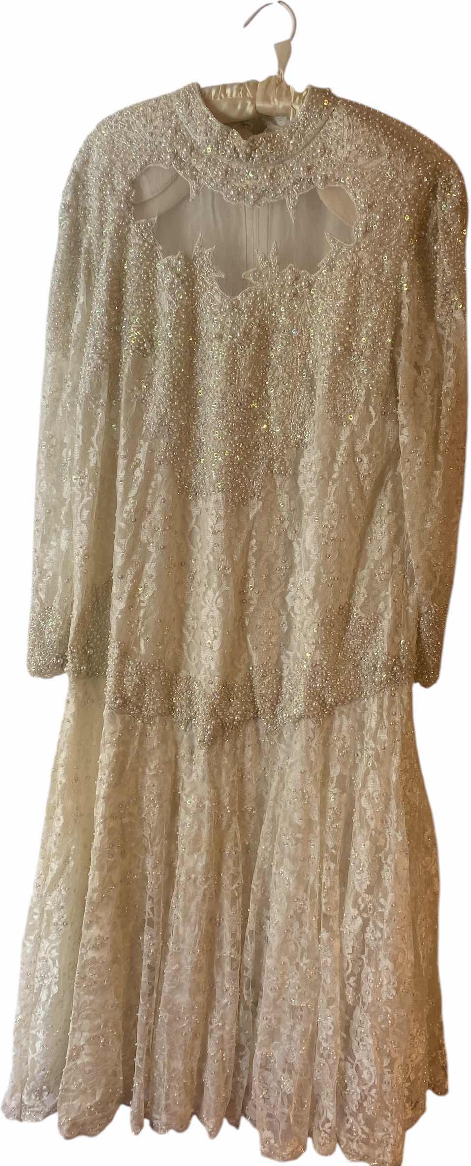 Photo 1 of WOMENS SIZE 1X WEDDING GOWN