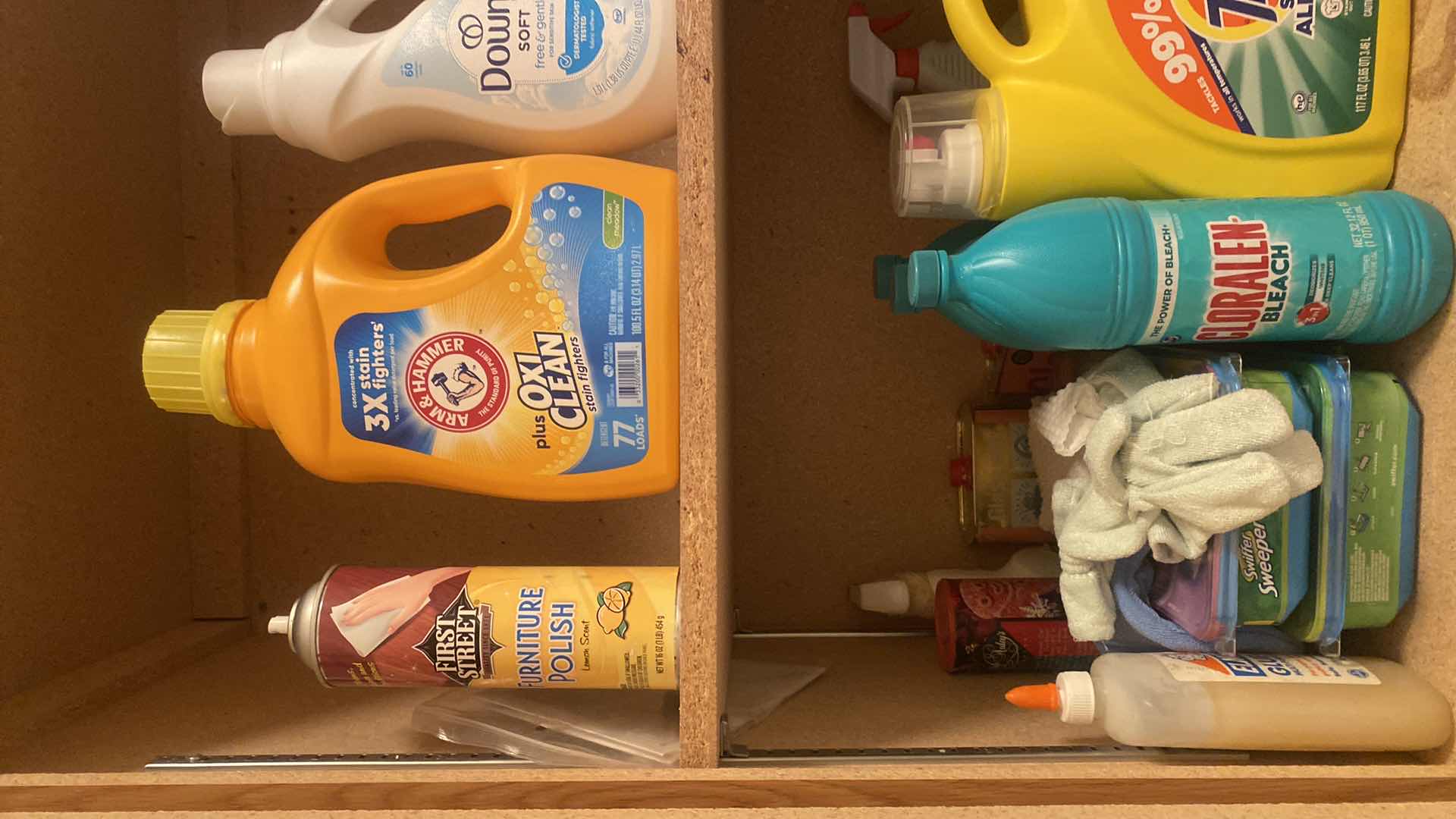 Photo 1 of CONTENTS OF CABINET - CLEANING SUPPLIES