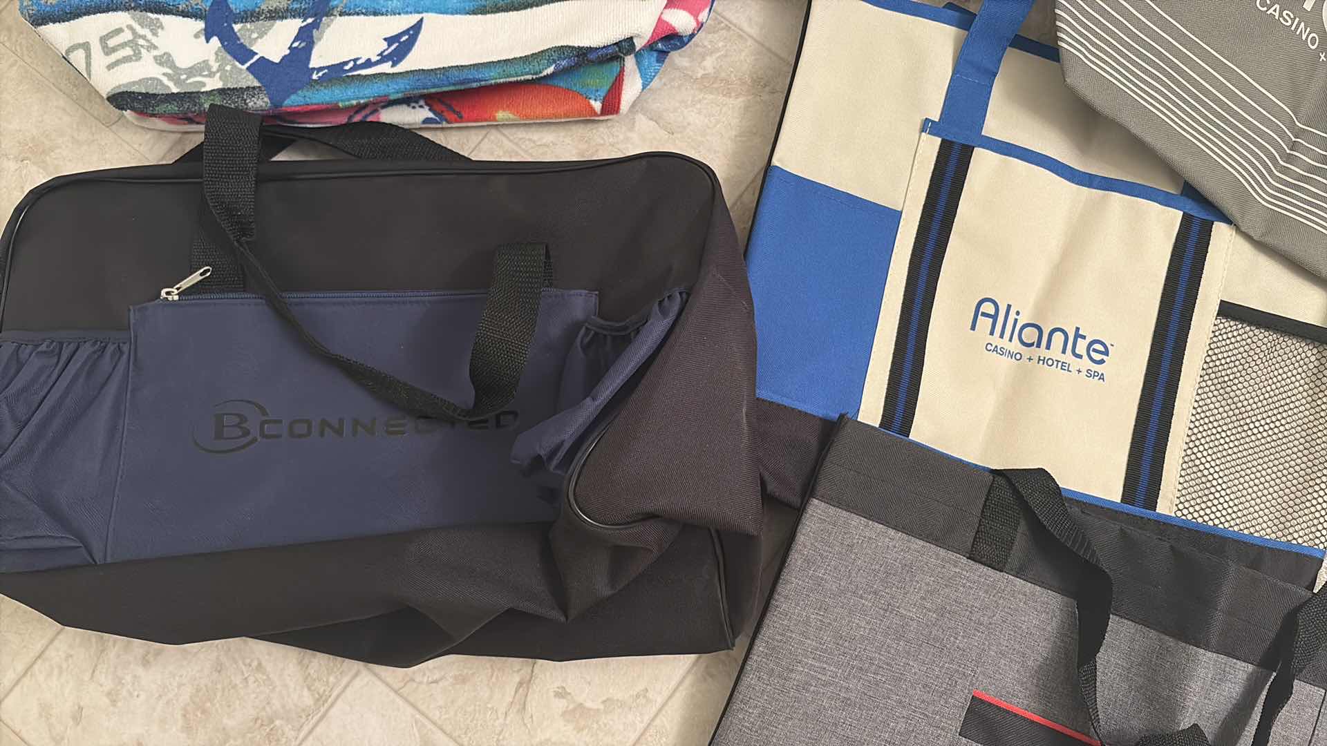 Photo 1 of (6)PCS TOTE