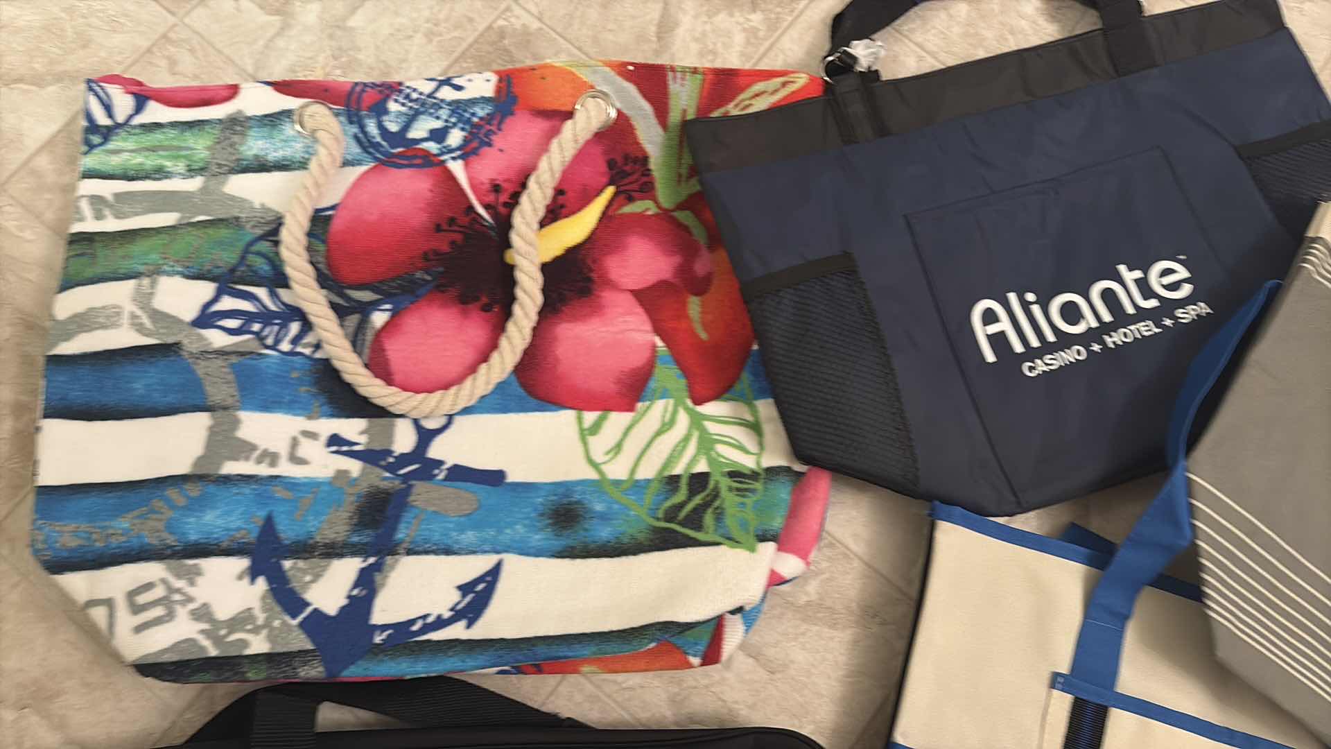 Photo 1 of (6)PCS TOTE