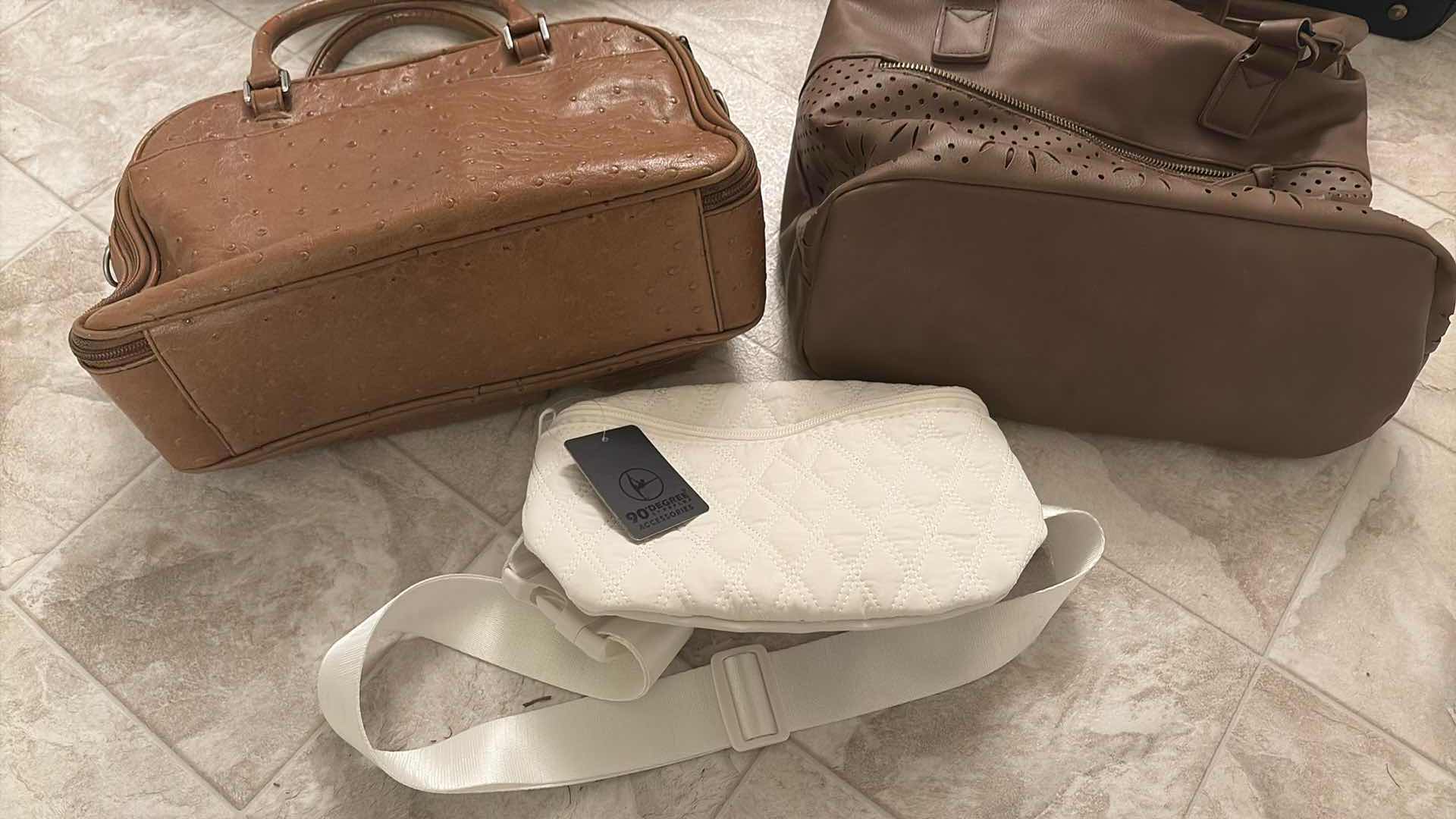 Photo 1 of (5) PCS HANDBAG