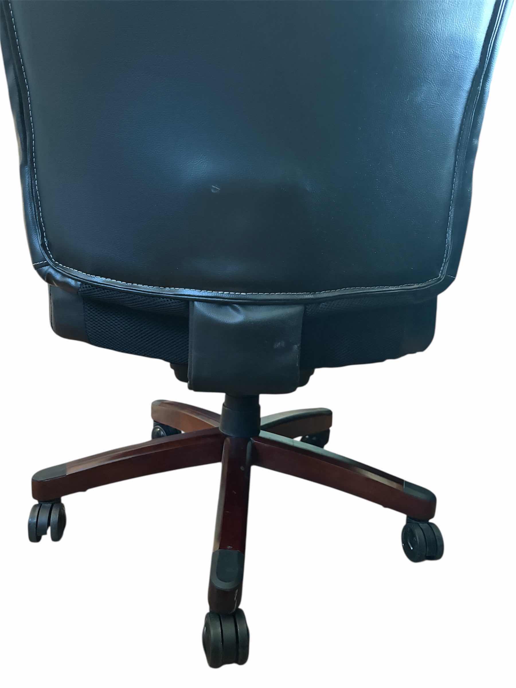 Photo 1 of LAZBOY LEATHER EXECUTIVE CHAIR