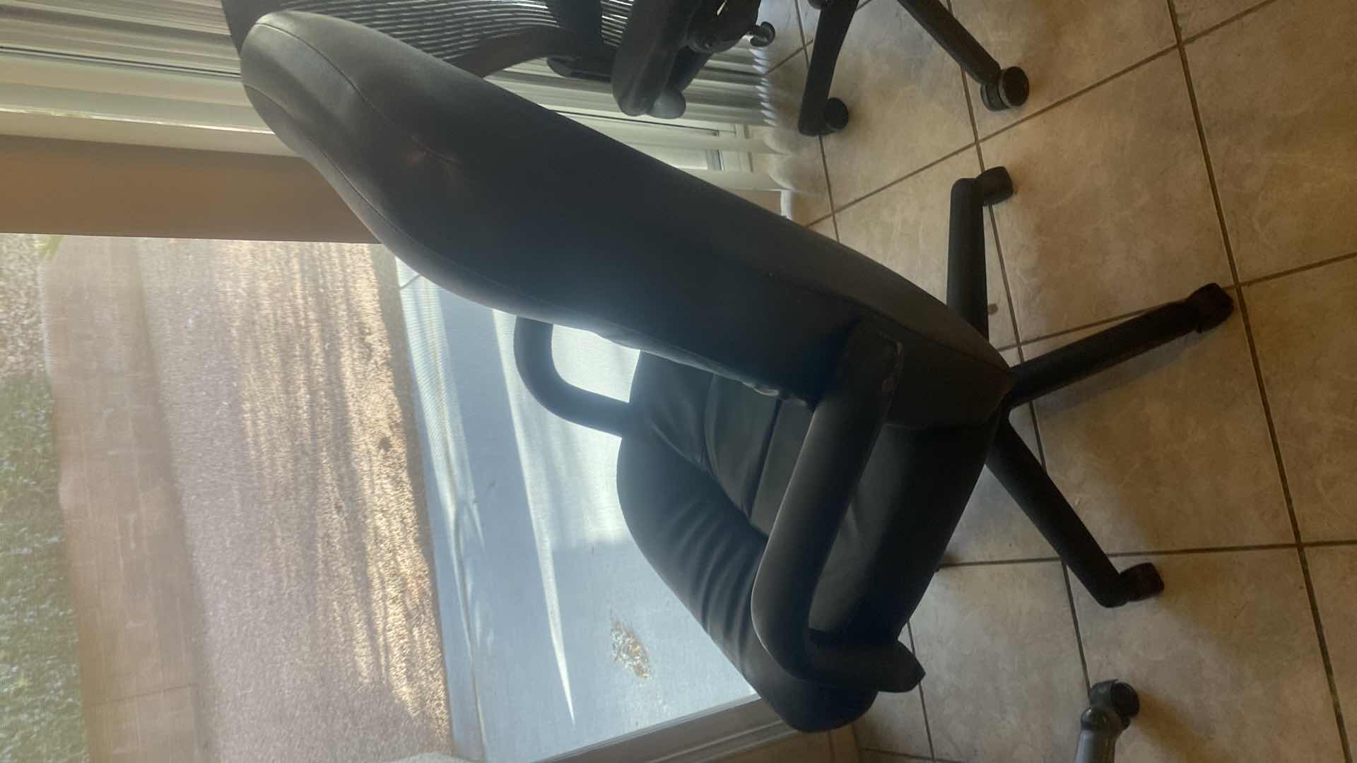 Photo 1 of BLACK DESK CHAIR