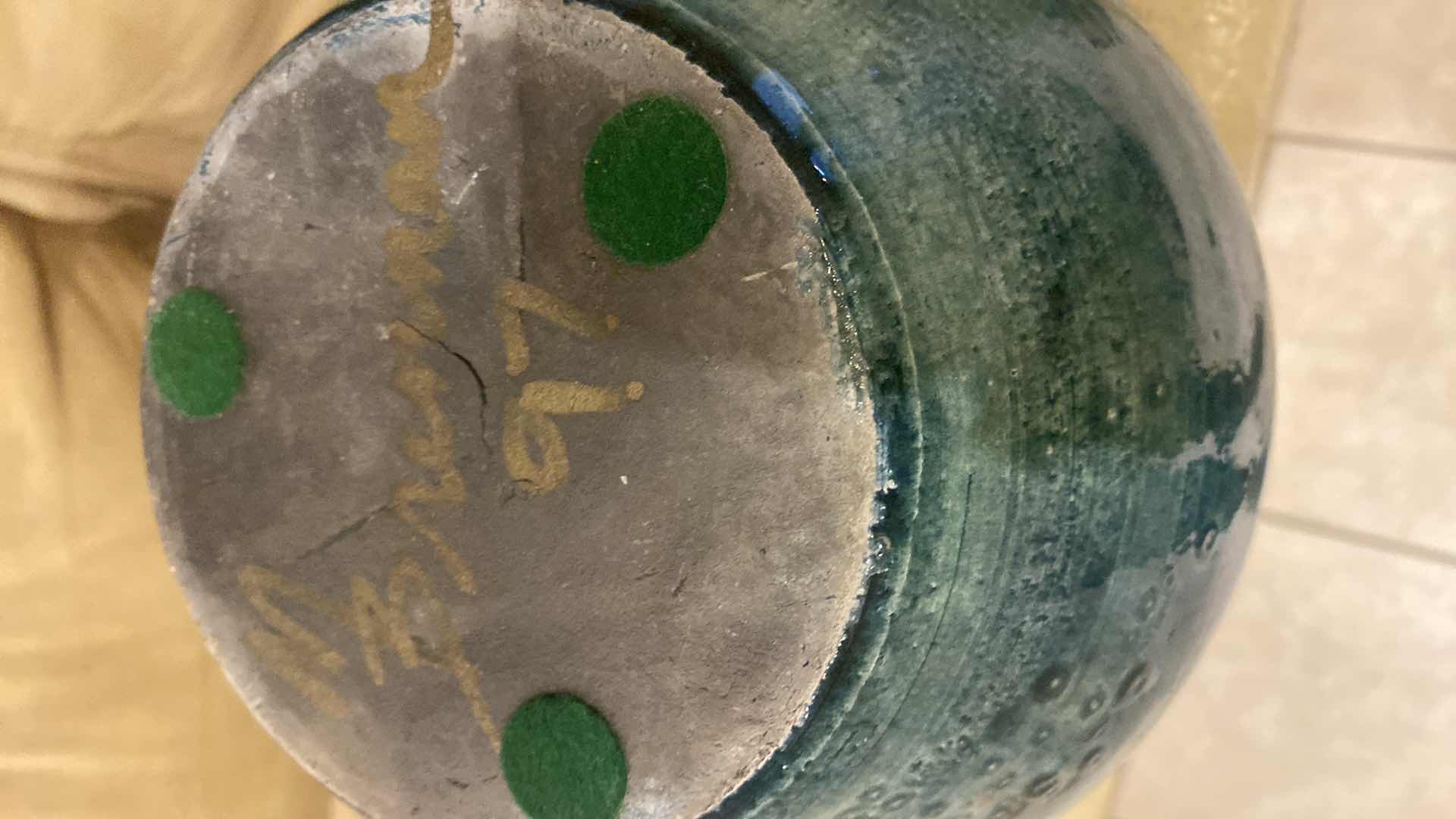 Photo 1 of VINTAGE 1997 GLAZED SIGNED POTTERY 8” x 6”