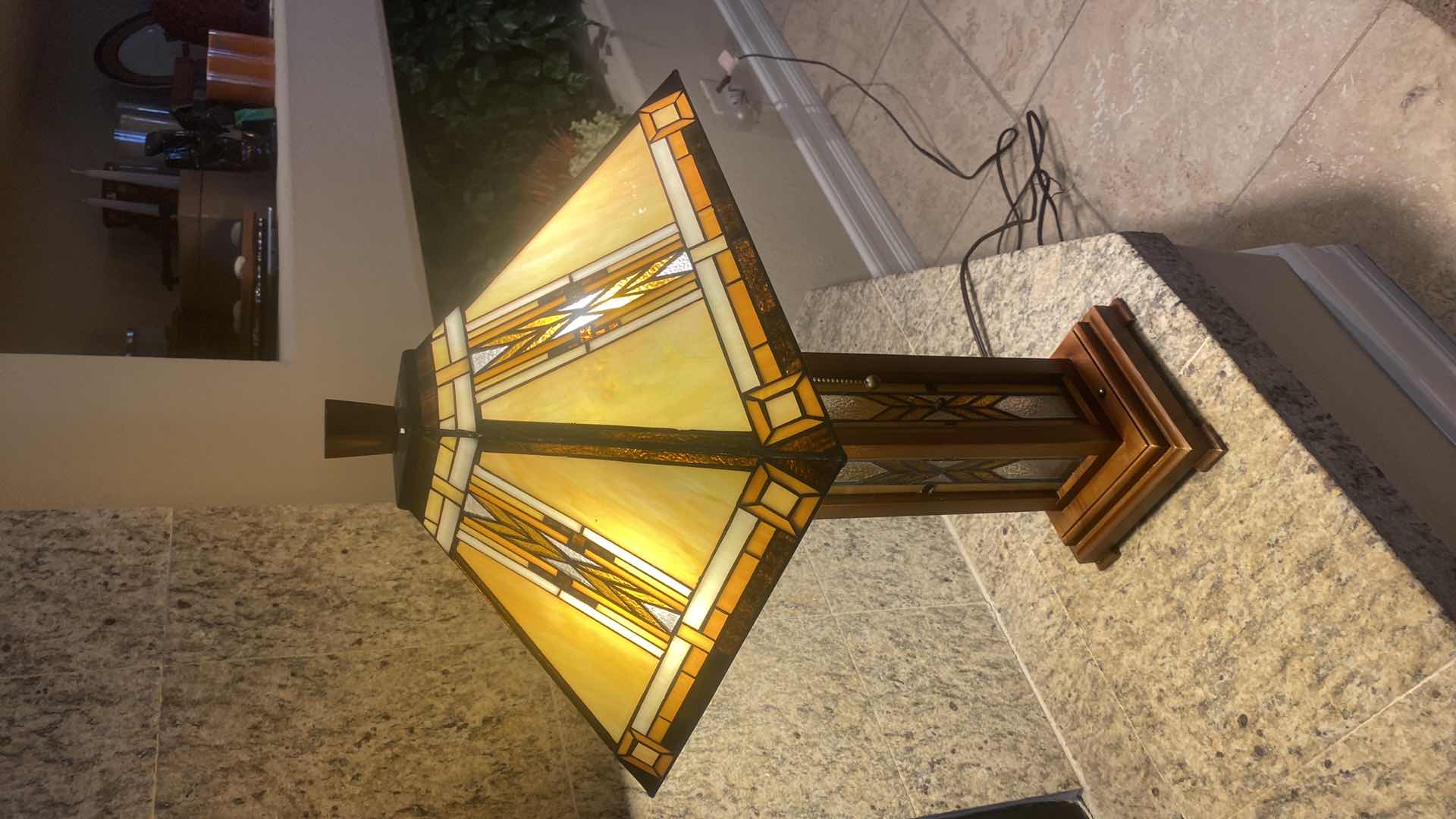 Photo 1 of STAINED GLASS TABLE LAMP H28”