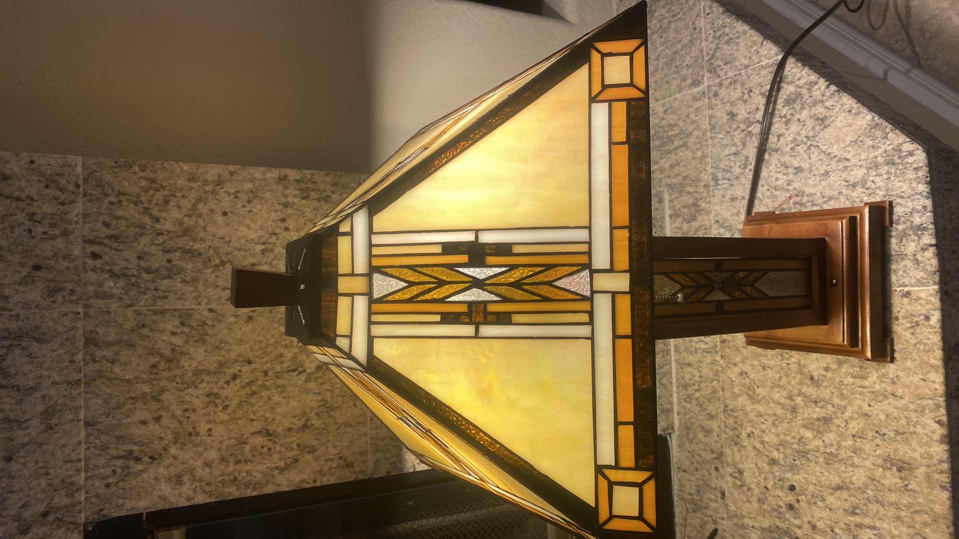 Photo 1 of STAINED GLASS TABLE LAMP H28”
