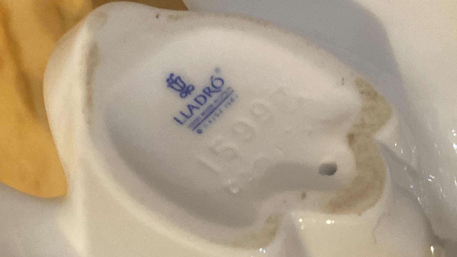 Photo 1 of LLADRO STORK 5” X 2 1/2”