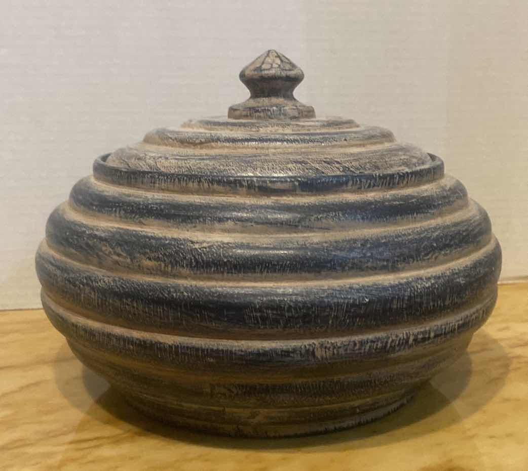 Photo 1 of WOOD BOWL WITH LID DECOR 9“ X 7“