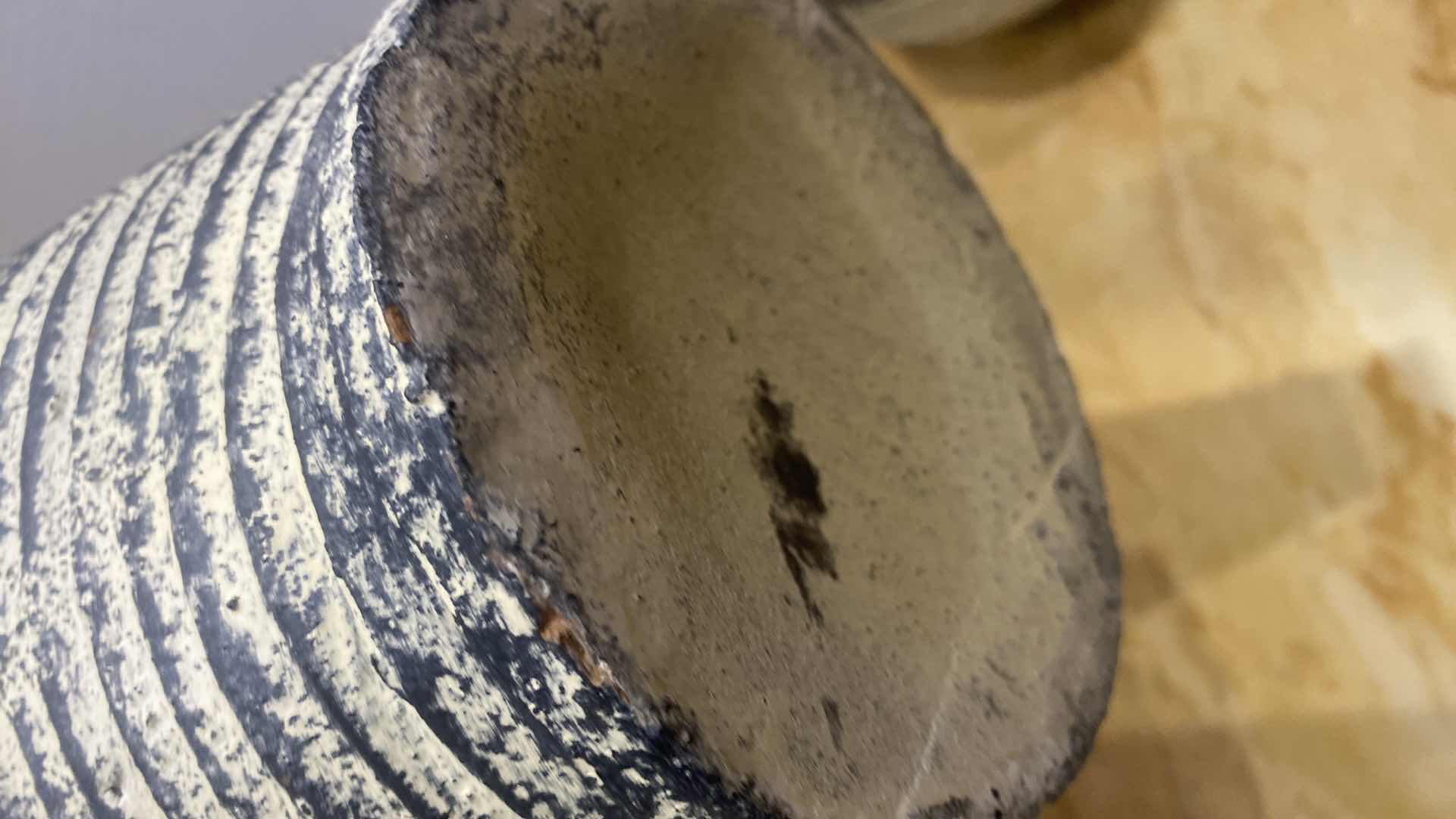 Photo 1 of POTTERY VASE H11”