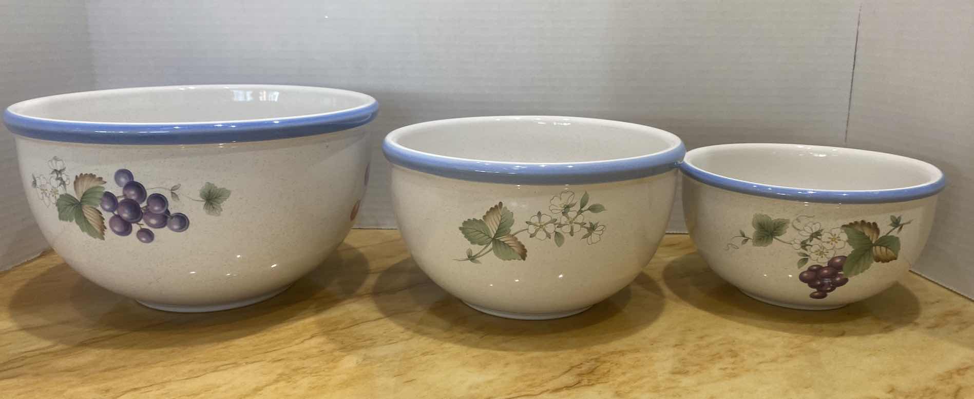 Photo 1 of SAVOIR VIVRE MIXING BOWL SET (3PIECES)