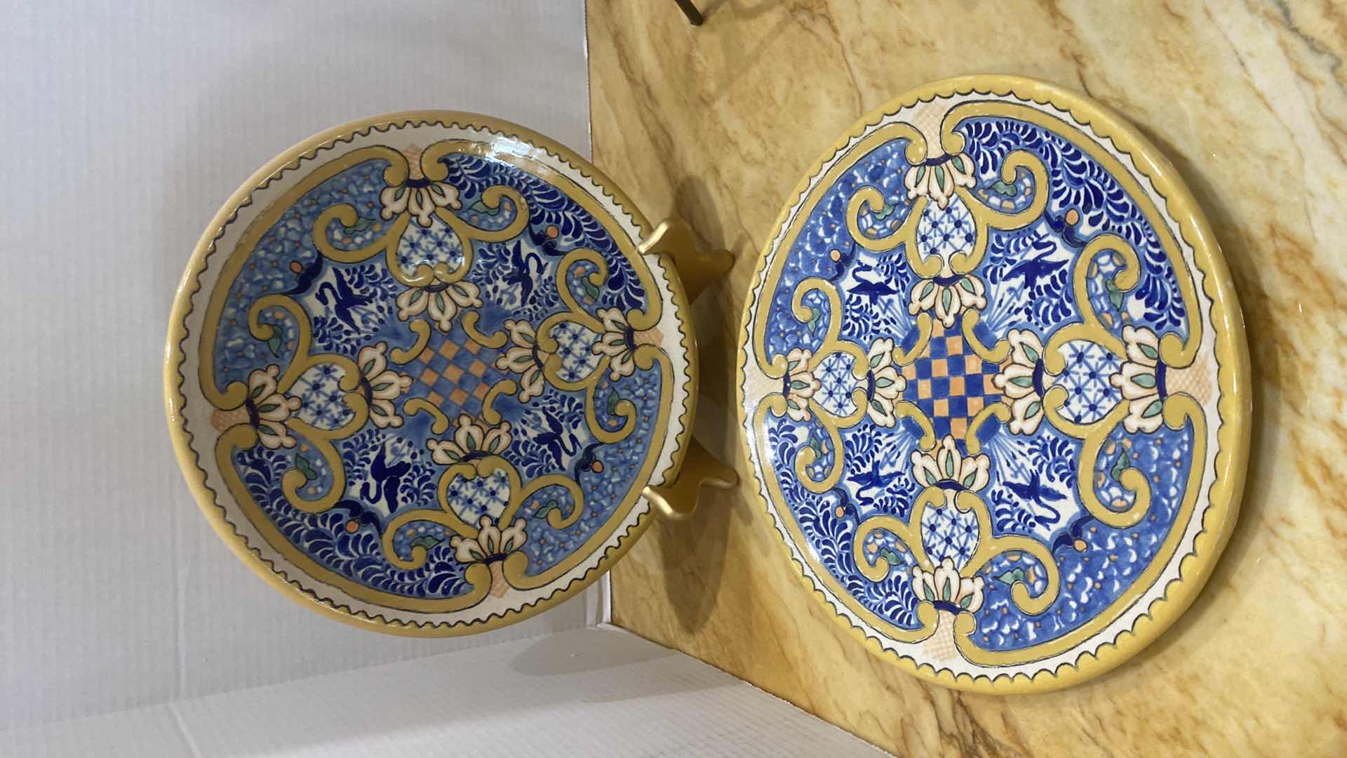 Photo 1 of VINTAGE MEXICAN POTTERY PLATES SET OF 2 11”