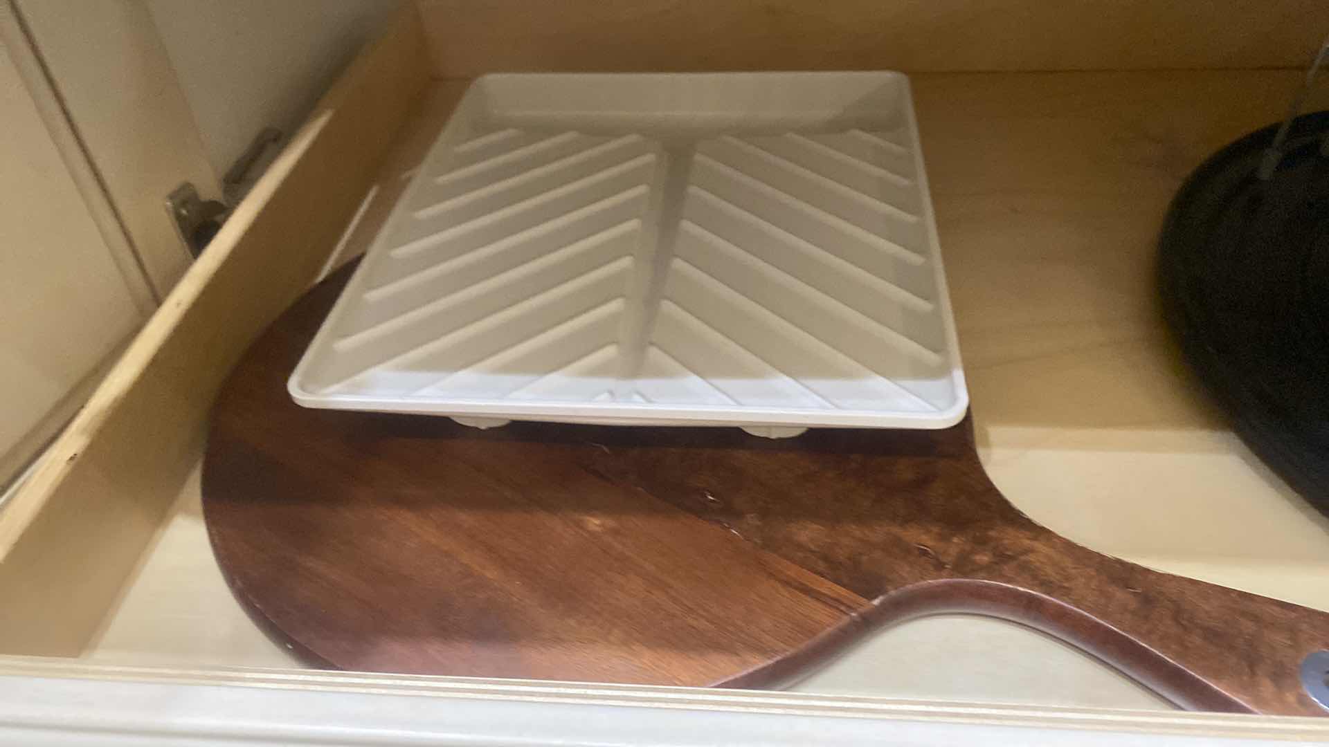 Photo 1 of CONTENTS OF KITCHEN CABINET, MISCELLANEOUS ITEMS