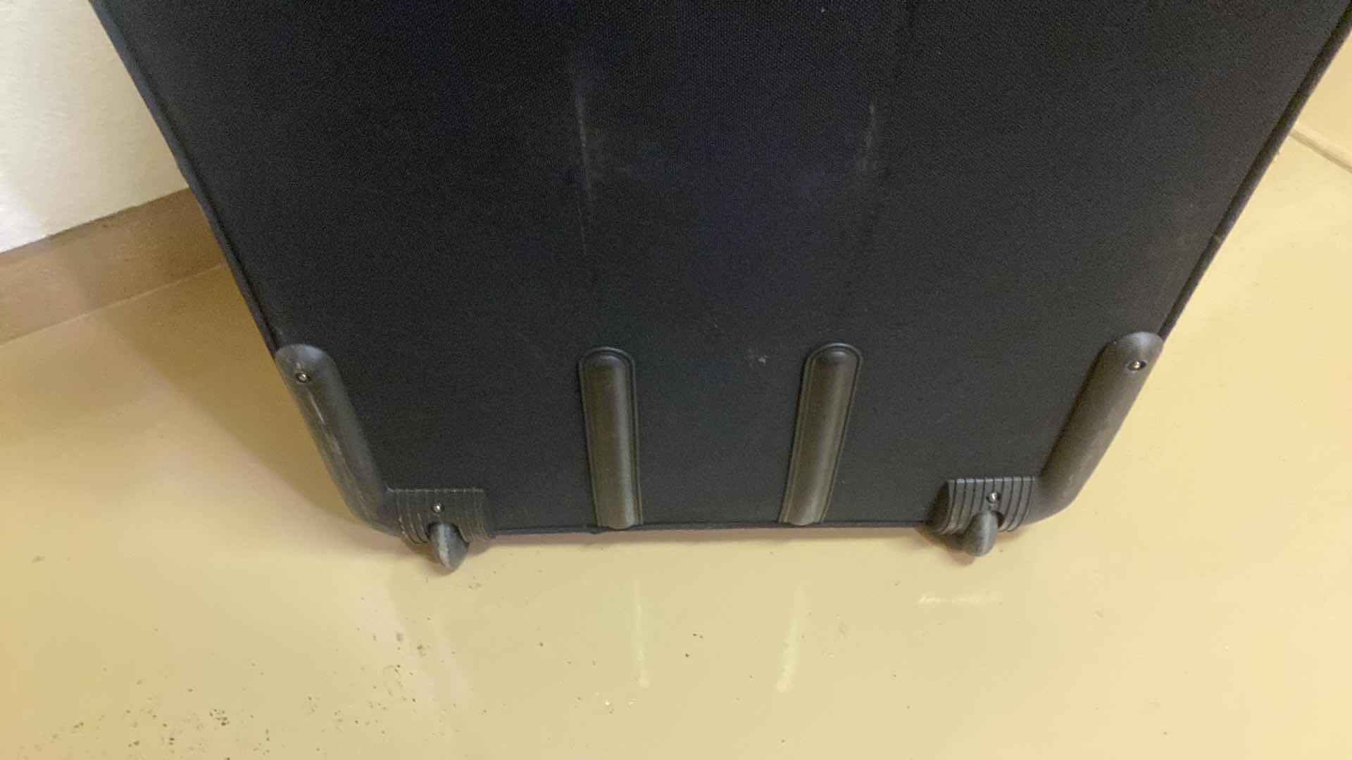 Photo 1 of LAPTOP BAG AND DAKOTA SUITCASE 22“ X 32“