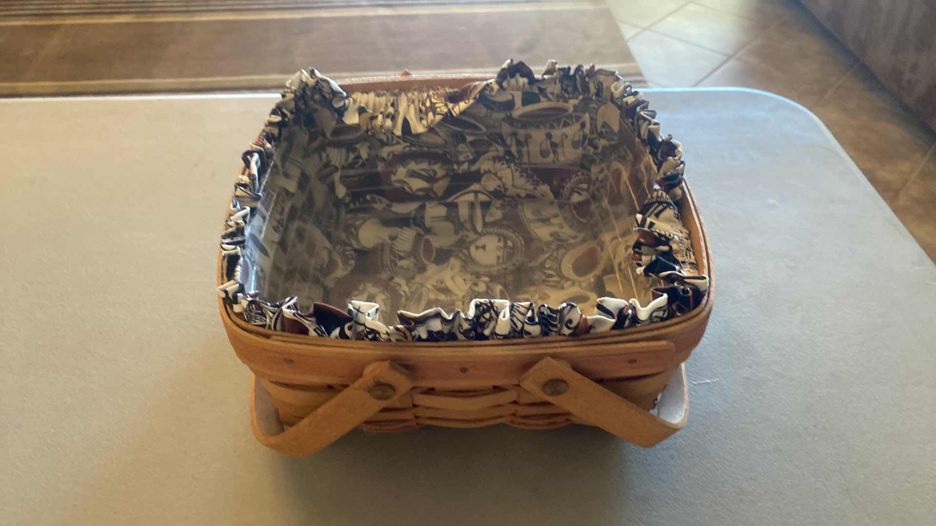 Photo 1 of LOGANBURGER BASKET WITH LINER 10 1/2” X 10 1/2”