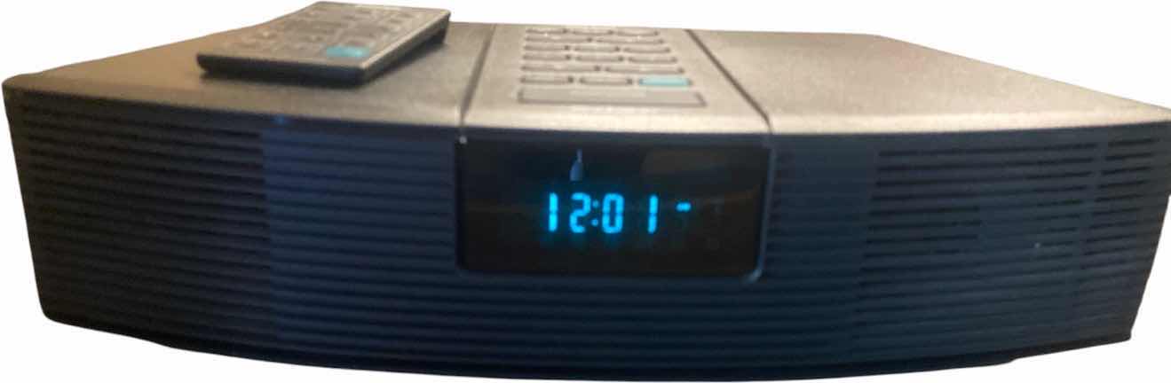 Photo 1 of VINTAGE BOSE WAVE RADIO WITH REMOTE (NO C/D PLAYER)