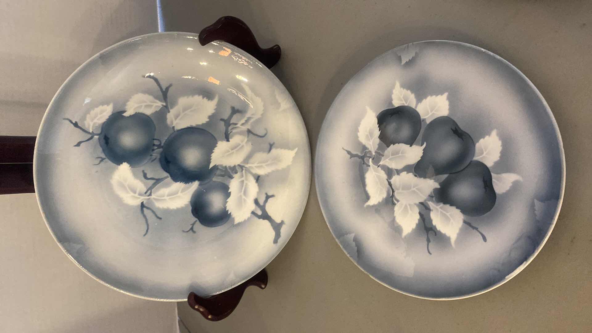Photo 1 of 3-VINTAGE GERMAN ART DECO SPRAY WALL DECOR PLATES LARGEST 10“