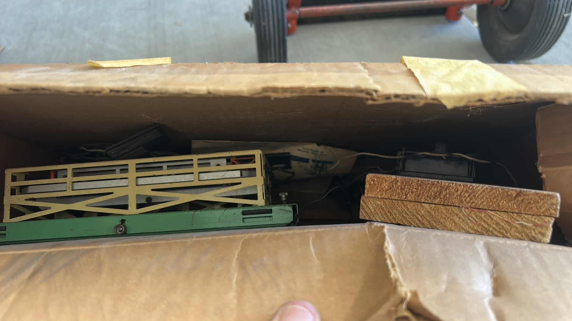 Photo 1 of VINTAGE LIONEL TRAIN ACCESSORIES