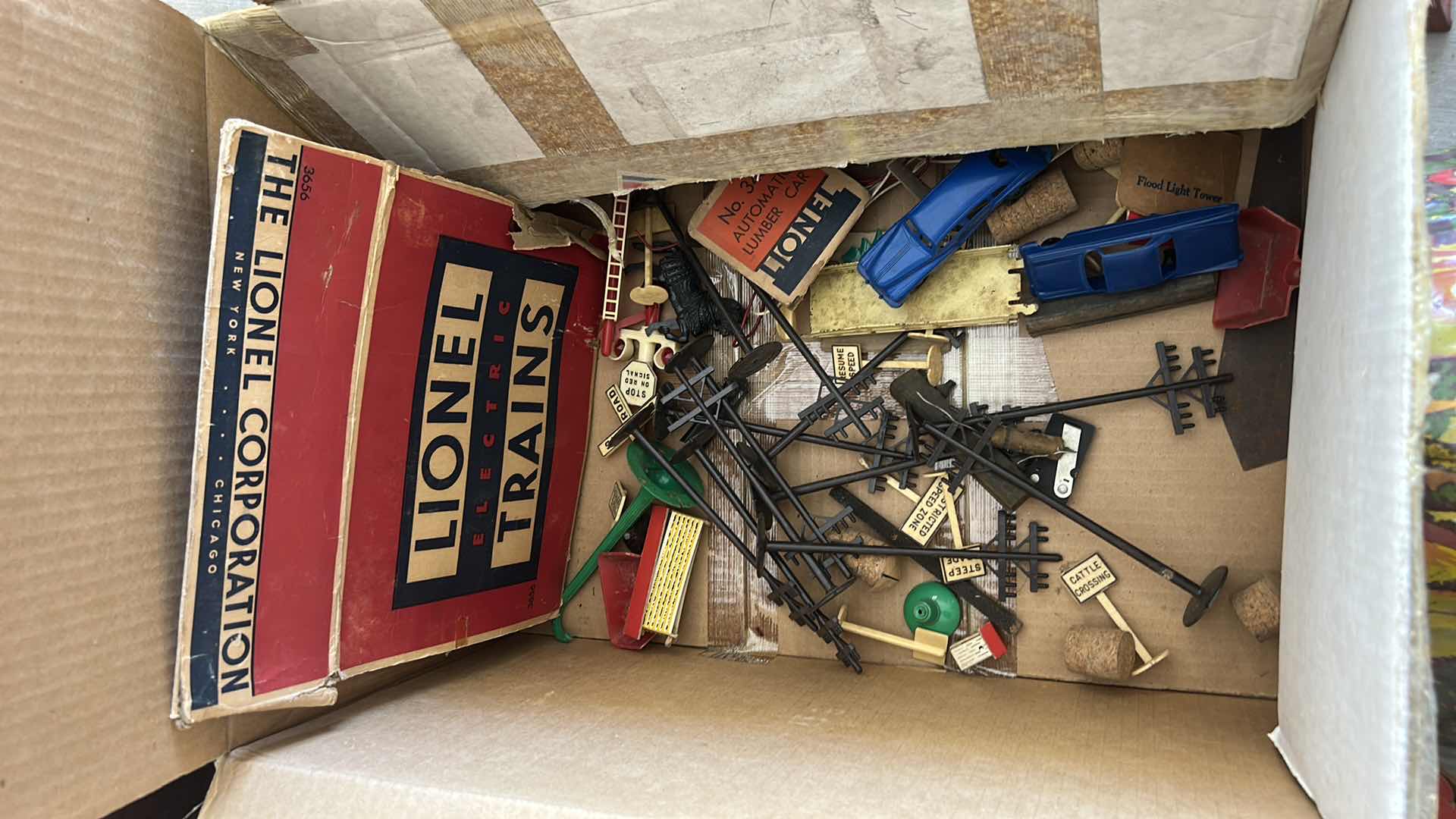 Photo 1 of VINTAGE LIONEL TRAIN ACCESSORIES