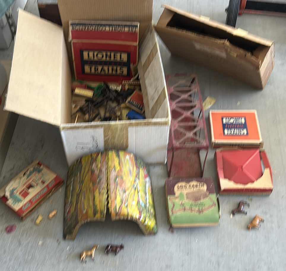 Photo 1 of VINTAGE LIONEL TRAIN ACCESSORIES