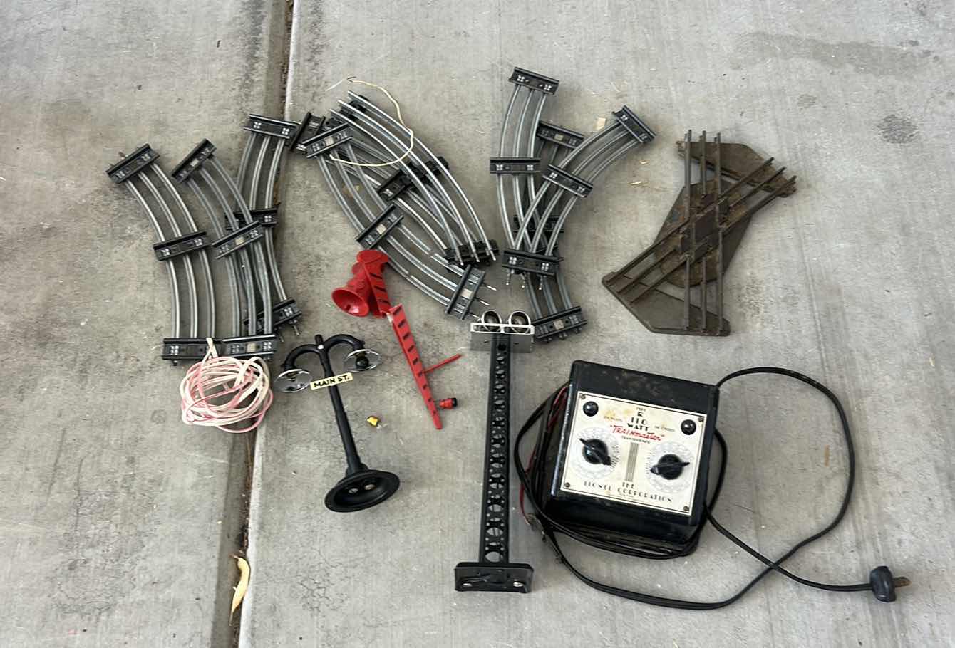 Photo 1 of 110 WATT TRAIN MASTER, TRACKS & ACCESSOIRES