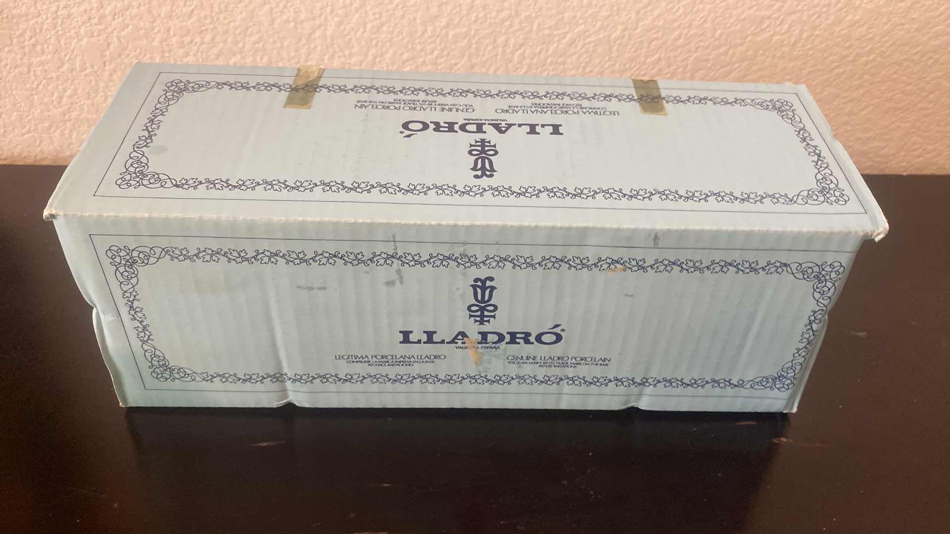 Photo 1 of VINTAGE  LLADRO “ BASHFUL GIRL WITH STRAW HAT” WITH BOX H 10“