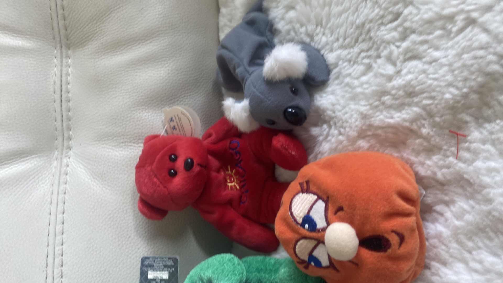 Photo 1 of 6 STUFFED ANIMALS