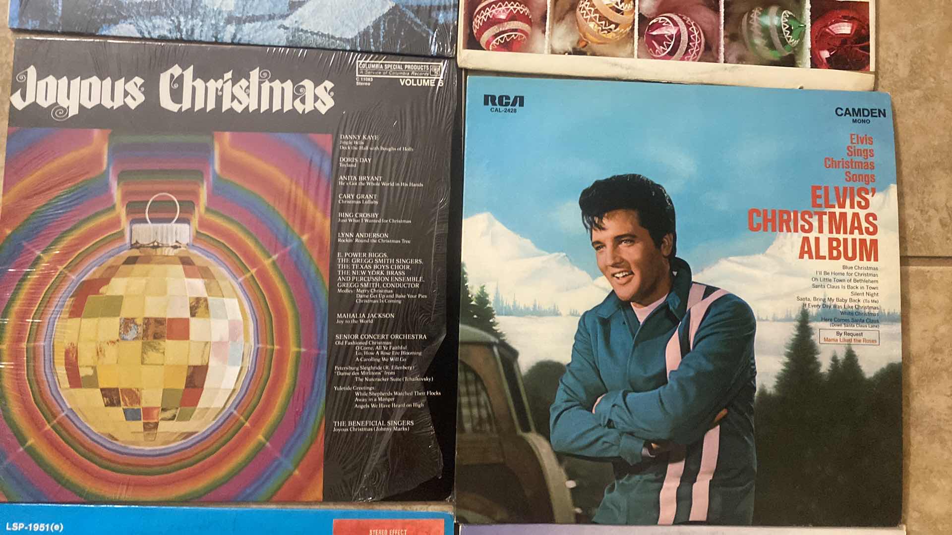 Photo 1 of VINYL RECORD ALBUMS HOLIDAY (6)